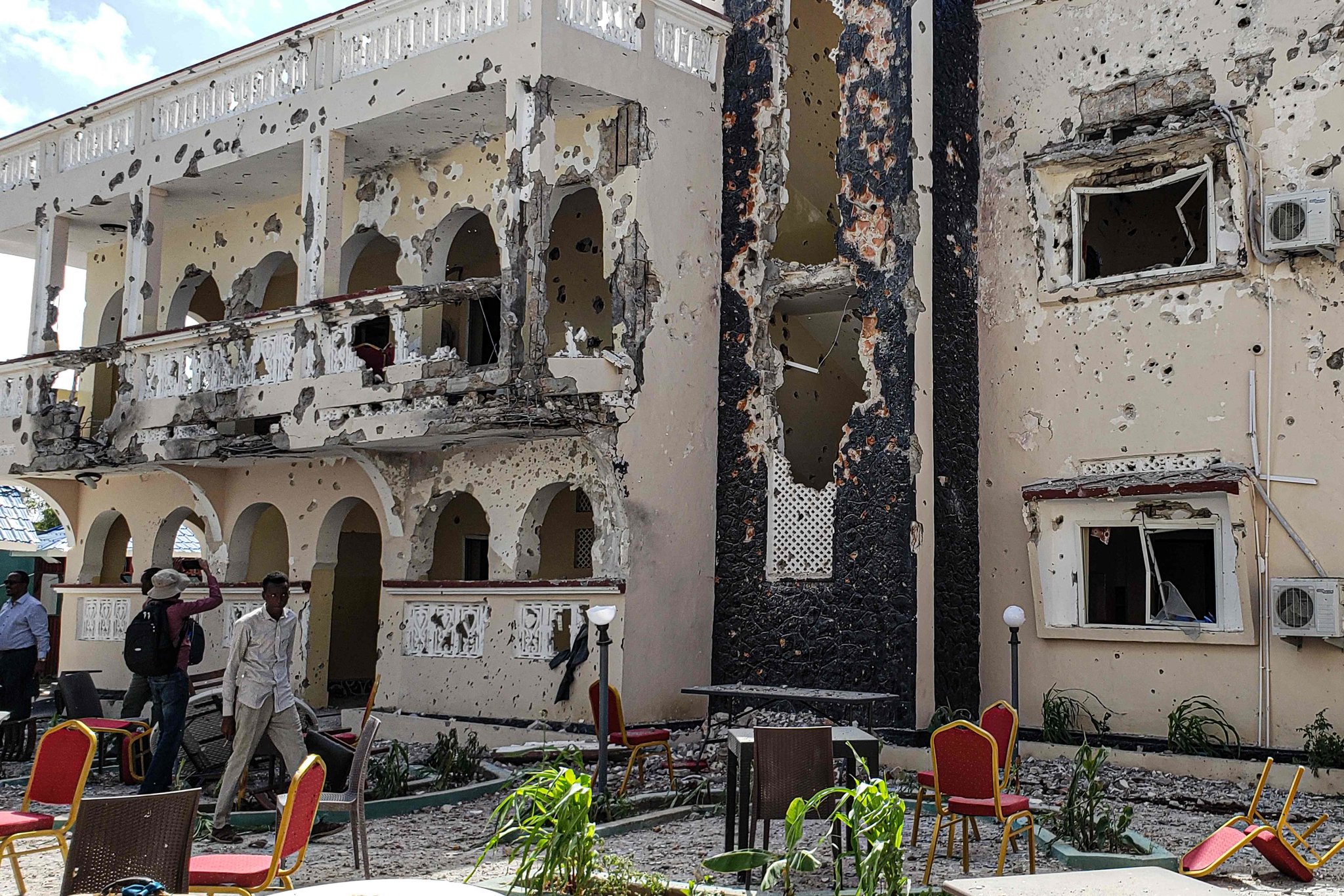 Somalia  Security vows to flash out Al-Shabab after  hotel siege