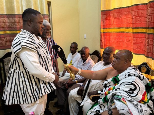 Nii Sowah GbɔbilɔDjata II receives a rousing welcome to Oyarifa after swearing-in