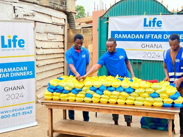 Life for Relief and Devt Fêtes over 600 Muslims for Ramadan Iftar