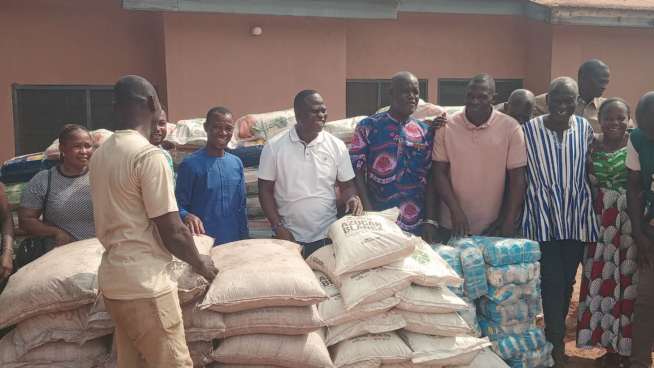RAMADAN RELIEF: Krachi Nchumuru MP and DCE Boost Local Muslim Fasting with Essential Food Items