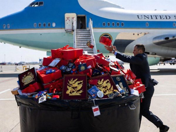 How Prez Trump Security Discards Phones and Gifts Before Leaving China Amid Spy Fears